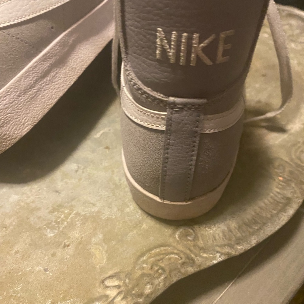 Nike Blazers - Picture 2 of 4